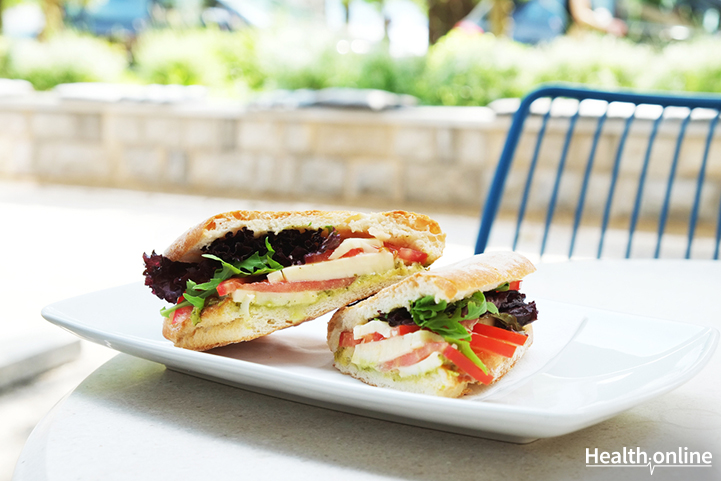 Sandwich of Smoky Tempeh, Apple, and Arugula