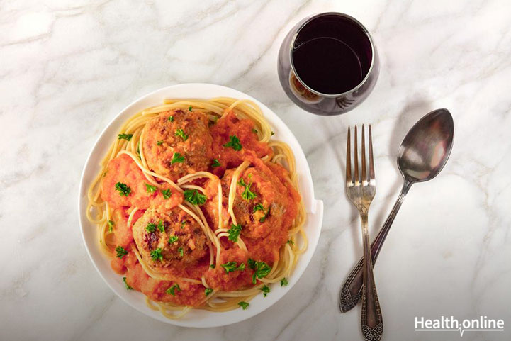 Parsley Spaghetti with Red Wine Sauce