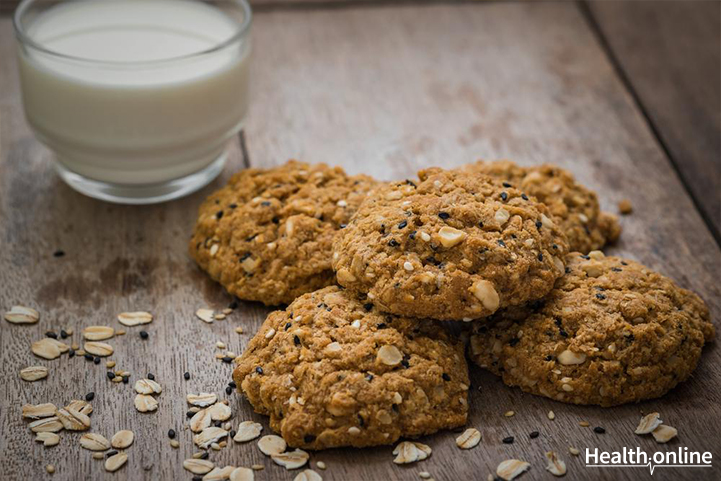 Low-fat oatmeal cookies