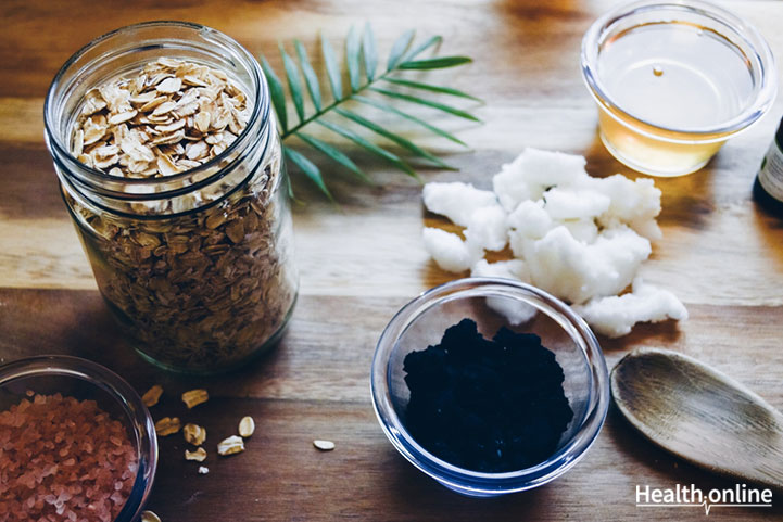 Activated-charcoal-and-honey-mask