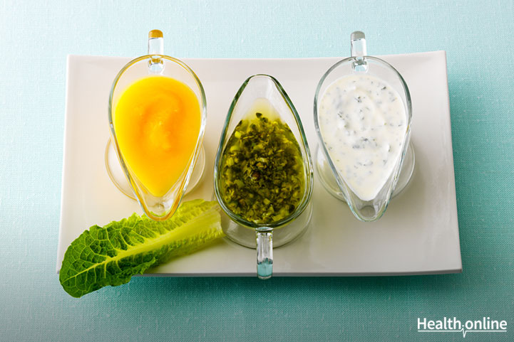 Five Easy-to-Make Low Calorie Salad Dressings