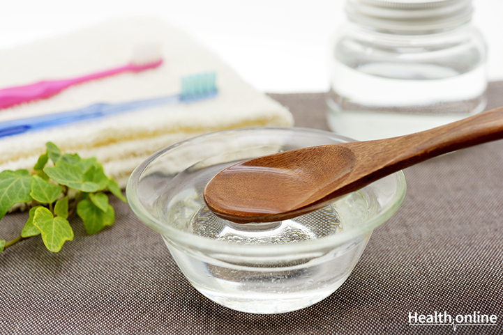 How Oil Pulling Benefits Your Teeth