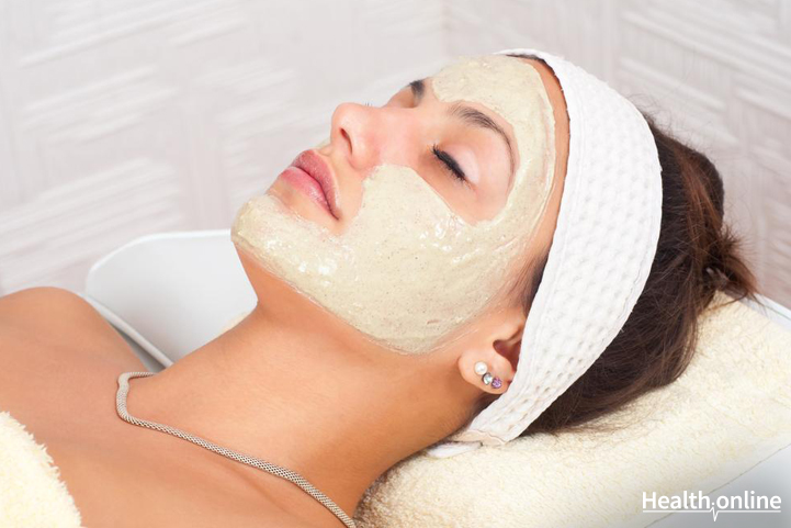 5 DIY Moisturizing Face Masks For This Winter