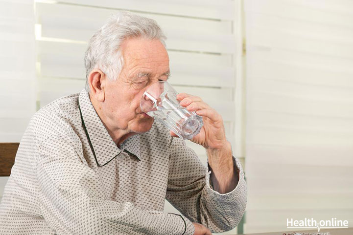 Drinking Enough Fluids as You Age